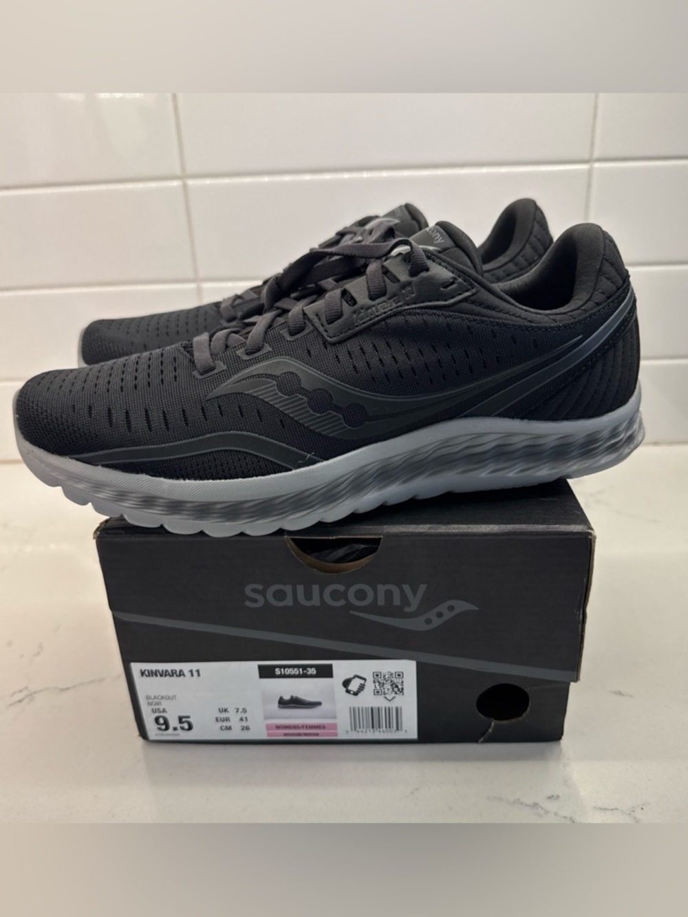 Saucony Women’s Black and Gray Kinvara 11 Lightweight Running Shoes NIB